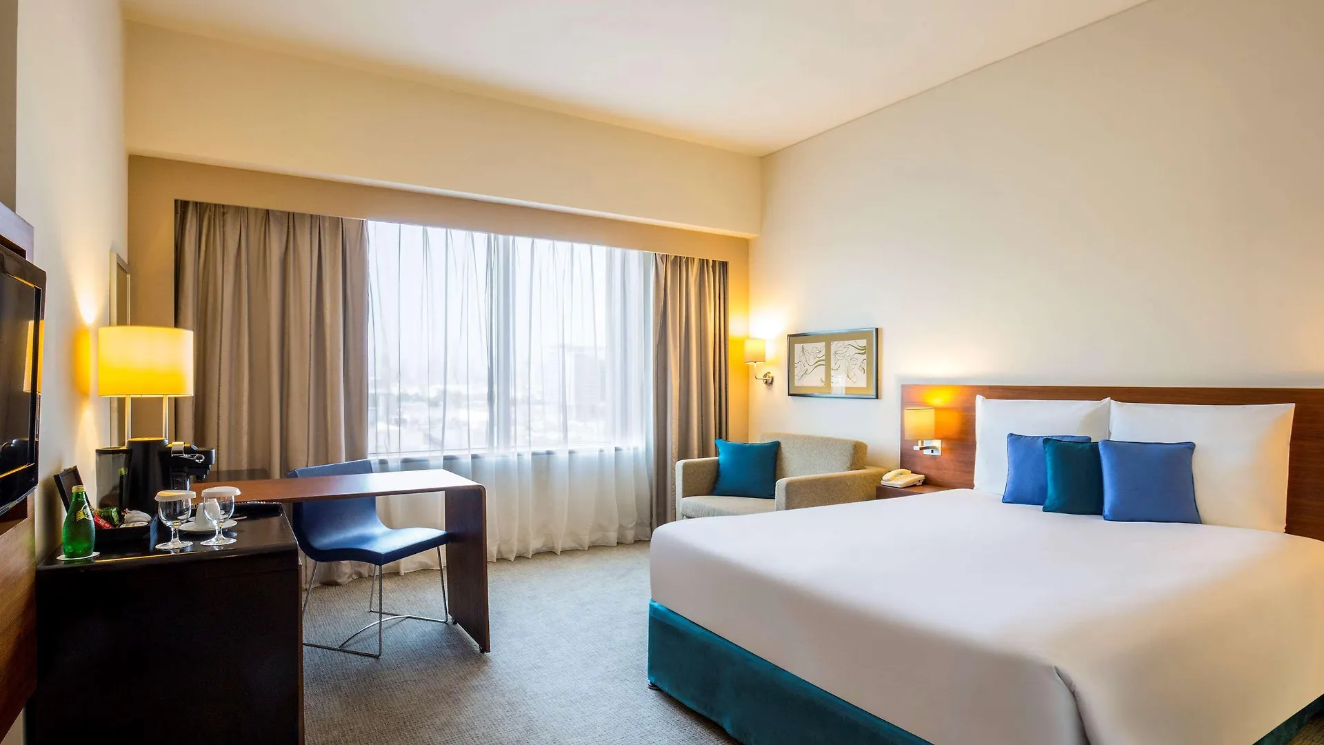 Novotel Deira Creekside Dubai 4*,